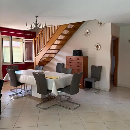 Avec Piscine A 6 Min Du Port Saint-cyprien *
