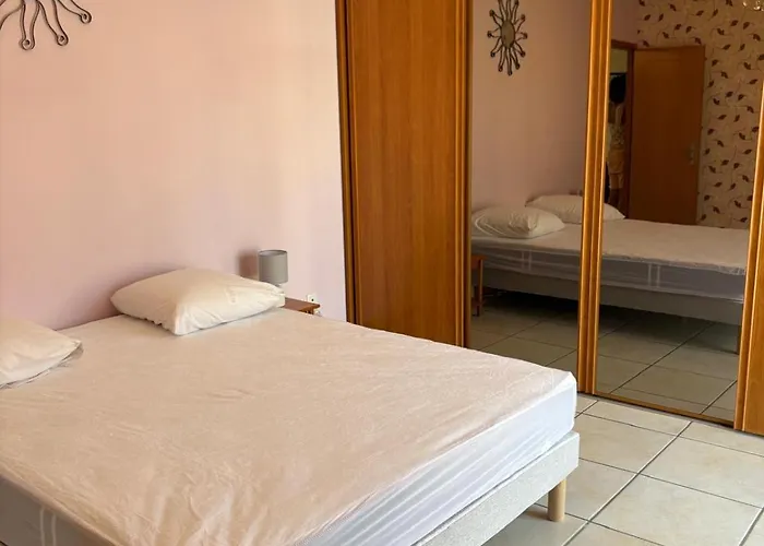 Avec Piscine A 6 Min Du Port Saint-cyprien Βίλα