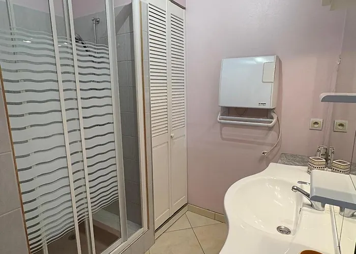 Avec Piscine A 6 Min Du Port Saint-cyprien *